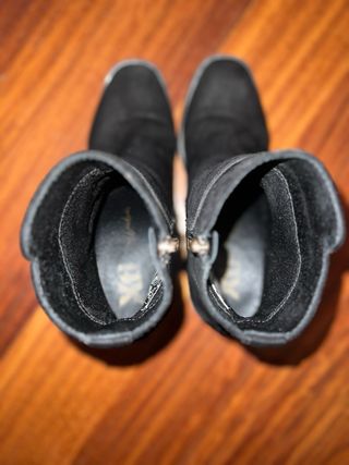 Botines XTI tacón alto negros