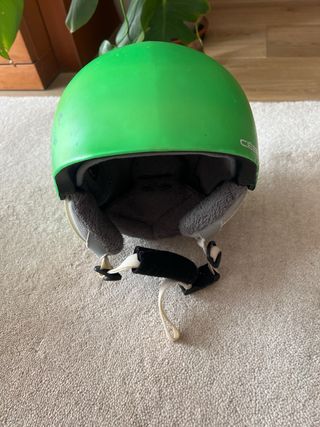 Casco de esquí verde