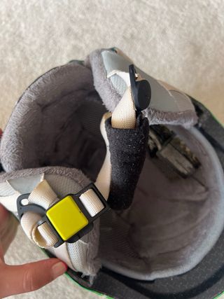 Casco de esquí verde