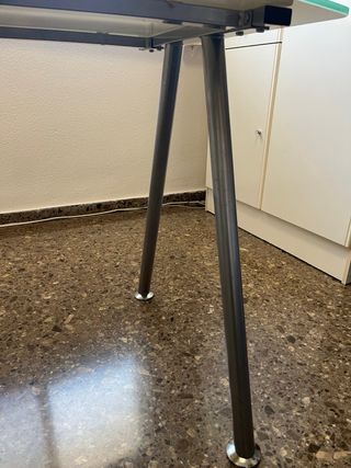 Mesa estudio cristal y metal