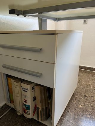 Mesa estudio cristal y metal