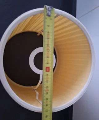 Tulipa de papel beige plisada