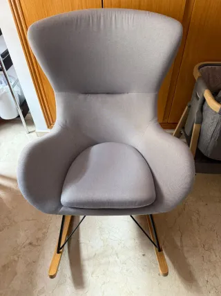 Sillón Mecedora Gris Tela y Madera