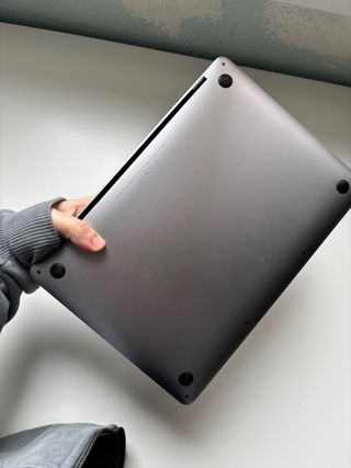 MacBook Pro 2020 Intel i5 16GB Ram 256 GB