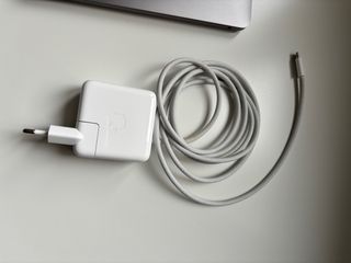 MacBook Pro 2020 Intel i5 16GB Ram 256 GB