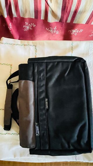 Maletín portátil negro y rojo