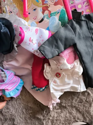 Lote de muñecos Nenuco y ropa