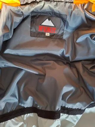 Anorak McKinley. Pertex. Muy abrigado.