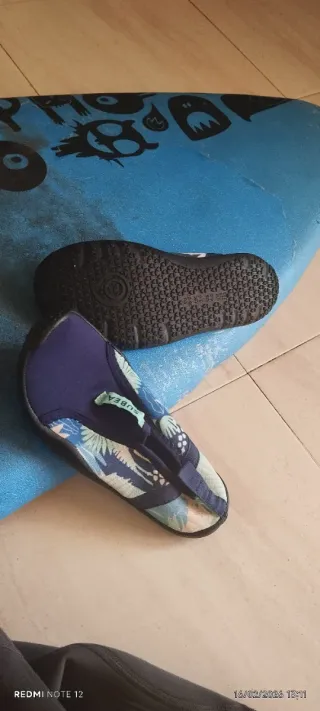 Tabla surf niño + traje neopreno+ escarpines