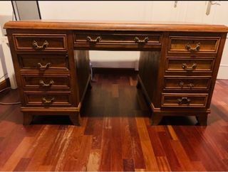 Mesa de despacho de madera maciza