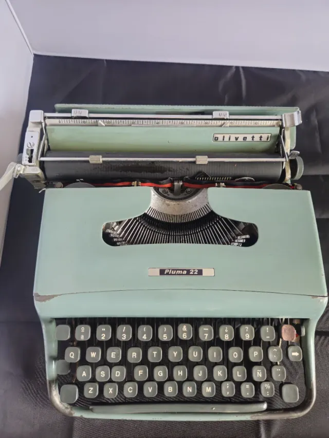 Máquina de escribir Olivetti Pluma 22, restaurada