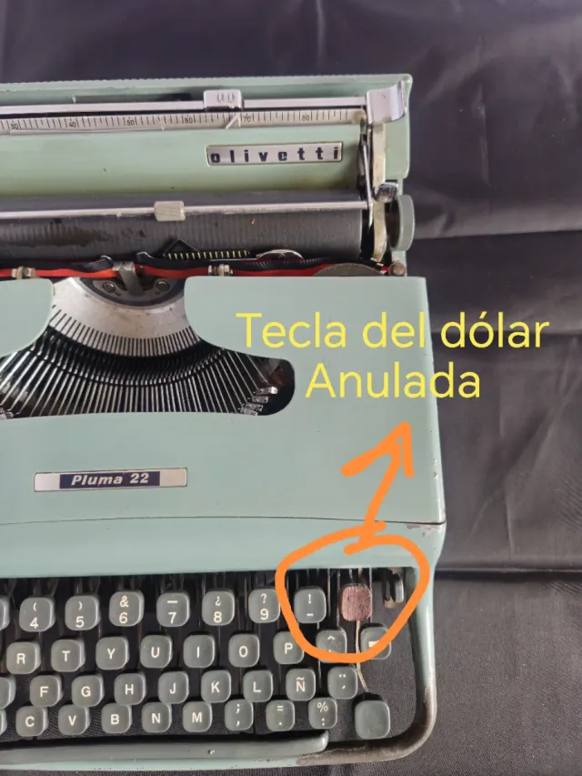 Máquina de escribir Olivetti Pluma 22, restaurada