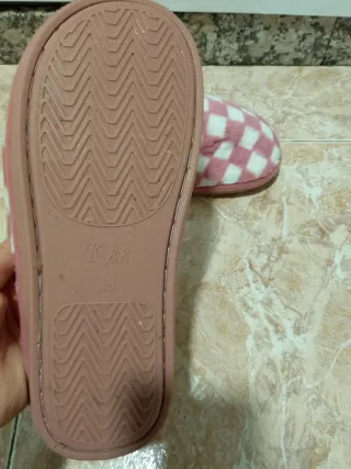 Zapatillas de casa cuadros rosa y blanco