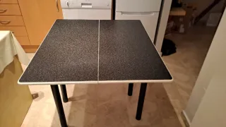 Mesa de cocina abatible blanca y negra