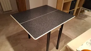 Mesa de cocina abatible blanca y negra