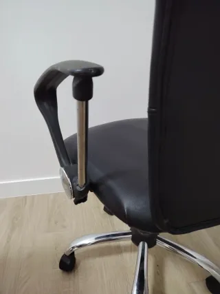 Silla de oficina con ruedas