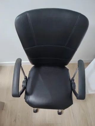 Silla de oficina con ruedas