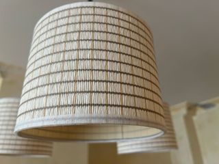Lámpara de salón beige y marrón