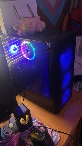 Ordenador Gaming con periféricos