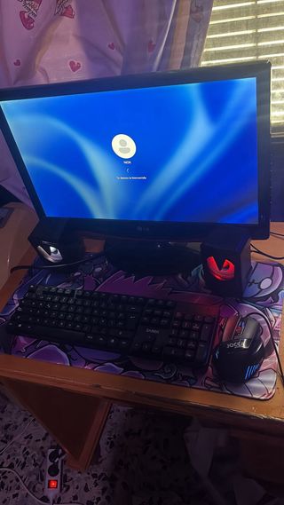 Ordenador Gaming con periféricos