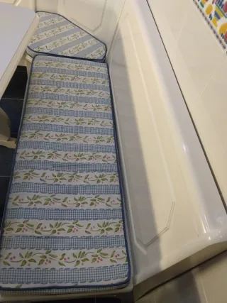 Banco esquinero cocina, mesa y 2 sillas