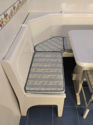 Banco esquinero cocina, mesa y 2 sillas