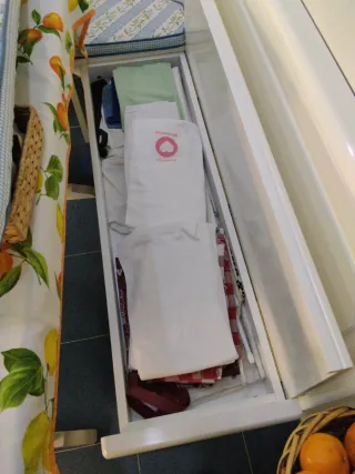 Banco esquinero cocina, mesa y 2 sillas