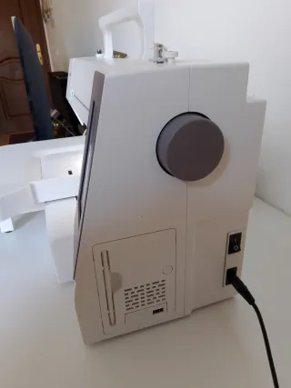 Máquina de bordar Janome Memory Craft 550E