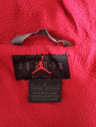 Chaqueta Jordan Negra y Roja