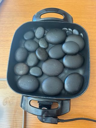 Olla y piedras para masaje