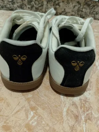 Zapatillas Hummel Blancas y Doradas