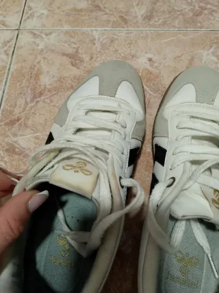 Zapatillas Hummel Blancas y Doradas