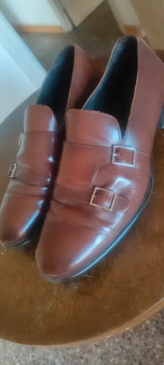 Zapatos de vestir marrones con doble hebilla