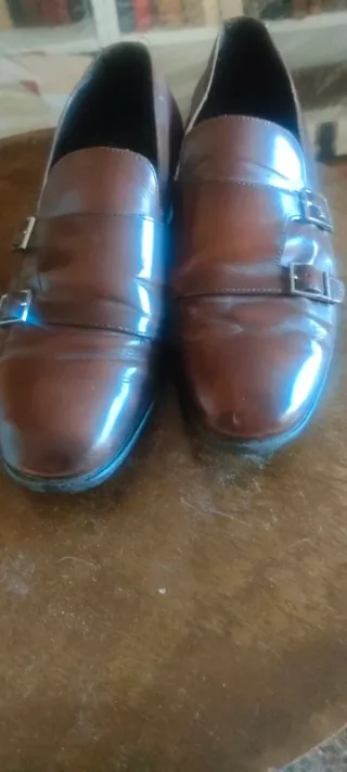 Zapatos de vestir marrones con doble hebilla