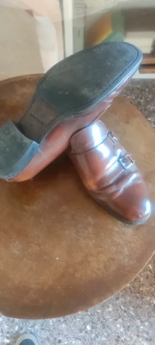 Zapatos de vestir marrones con doble hebilla