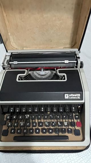 Máquina de escribir Olivetti Lettera DL