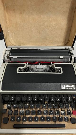 Máquina de escribir Olivetti Lettera DL