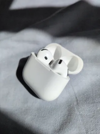 Apple AirPods 4 - Blancos