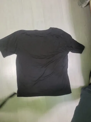 Camiseta Negra Estampada Anime