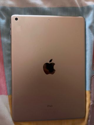 iPad 5ª Gen 32GB con la sua scatola