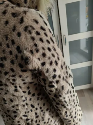 Abrigo piel conejo con capucha conejo y zorro