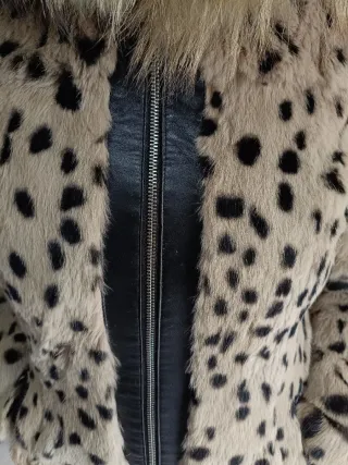 Abrigo piel conejo con capucha conejo y zorro