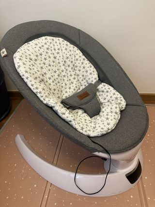 Hamaca Jané Moon giratoria con música