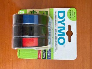 Etiquetadora Dymo Junior Embosser y cintas de colo