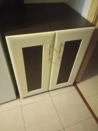 Armario beige y marrón