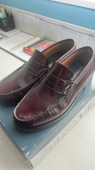 Zapatos Castellanos Rhostock Burdeos