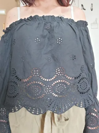 Camisa Stradivarius negra bordada