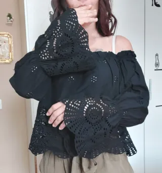 Camisa Stradivarius negra bordada