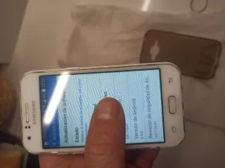 Samsung Galaxy J1 Blanco negociable