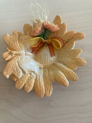 Soprammobile decorativo a forma di fiore